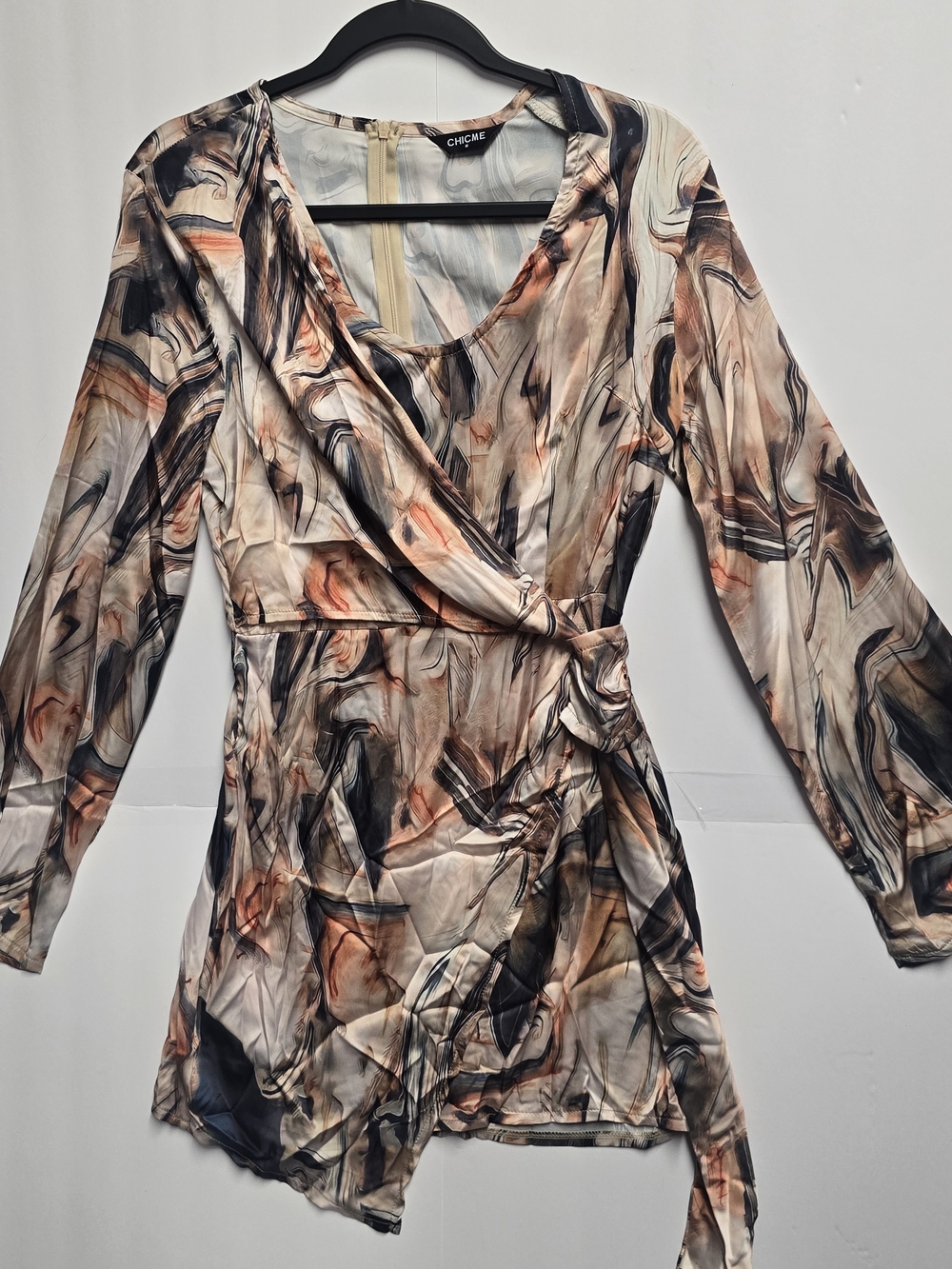 chic Women's V-Neck Wrap Dress in Marble Print (Beige, Black, Rust)